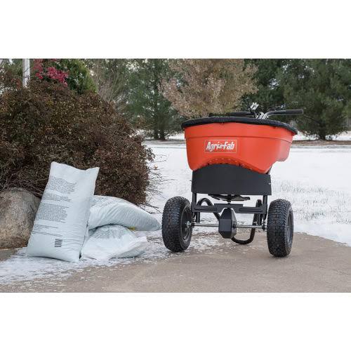130 lb. Commercial Push Broadcast Spreader Z901