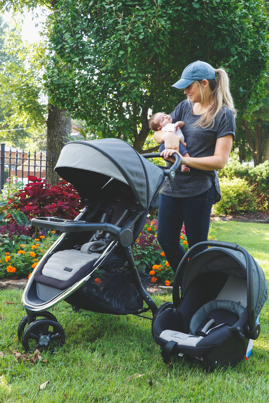 Stroller and Rear-Facing Infant Car Seat U757