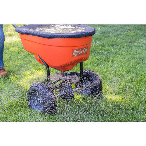 130 lb. Commercial Push Broadcast Spreader Z901
