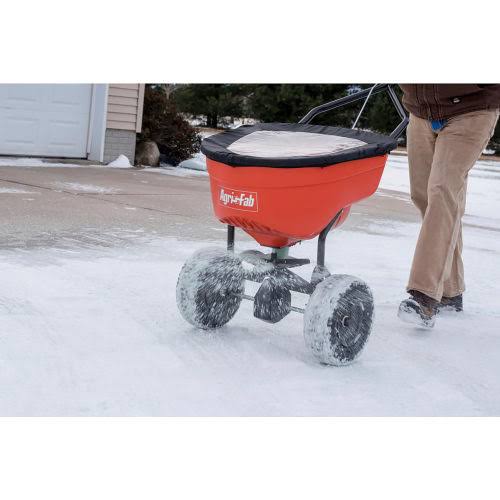 130 lb. Commercial Push Broadcast Spreader Z901