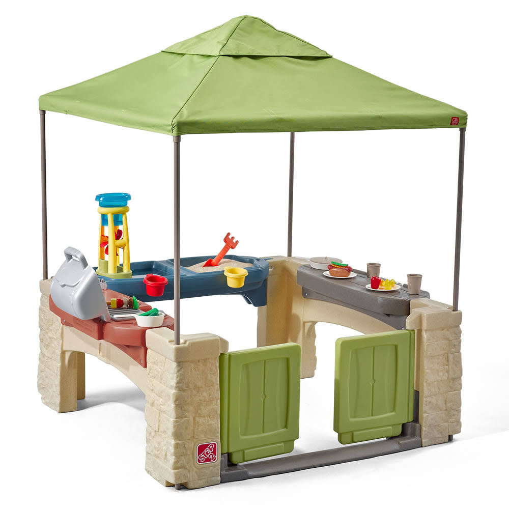 Patio with Canopy W596553
